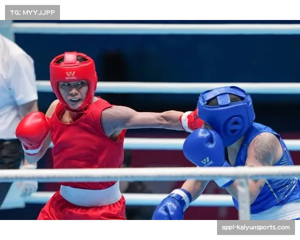 2023全国拳击锦标赛现精彩攻防，名将许紫春组合拳进攻令对手弃权