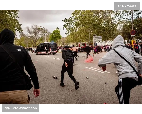 巴萨加强客队看台安保,针对欧冠主场极端球迷行为 巴萨加强客队看台安保,针对欧冠主场极端球迷行为